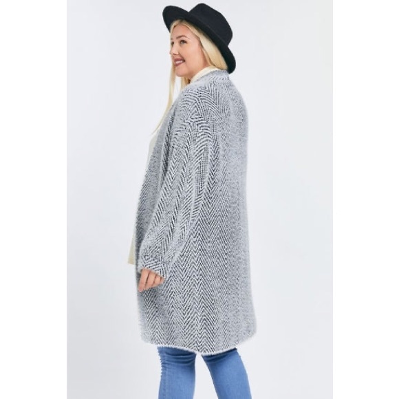Black And White Long Cardigan - Plus size - Picture 2 of 3